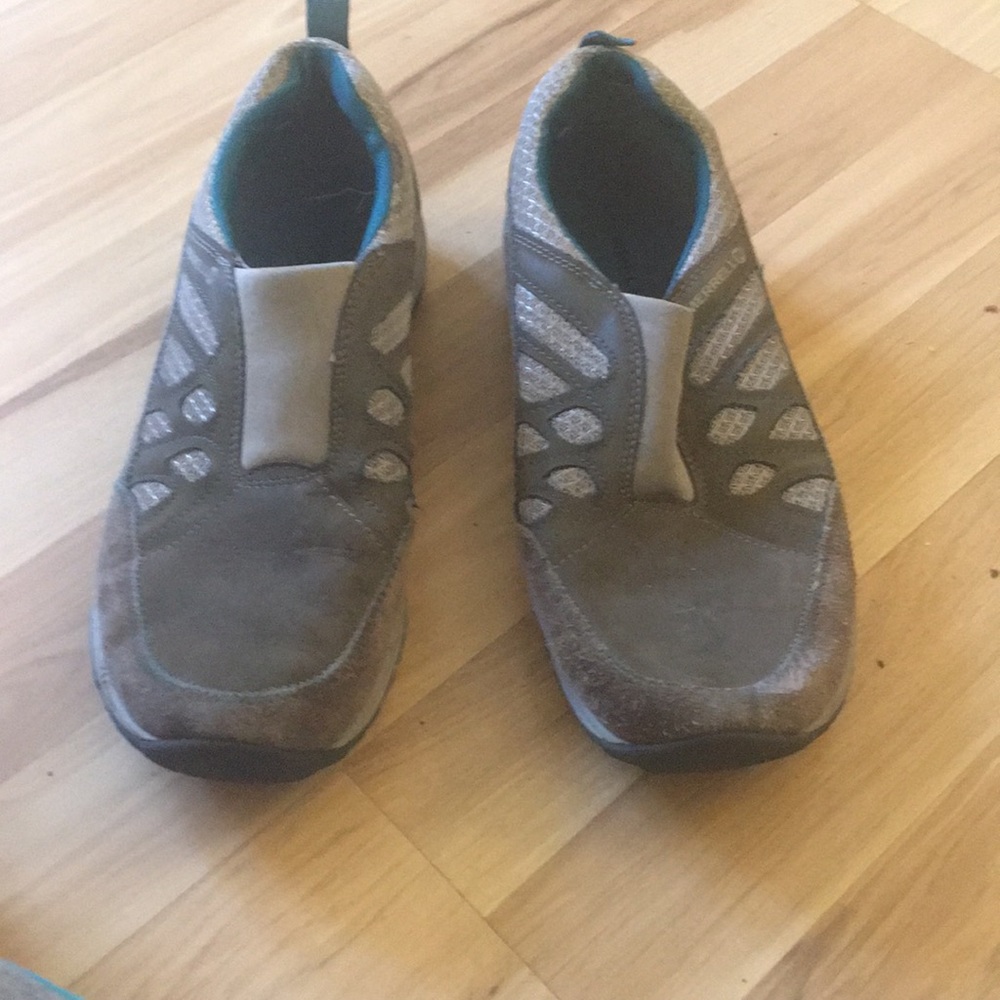 Women’s shoes